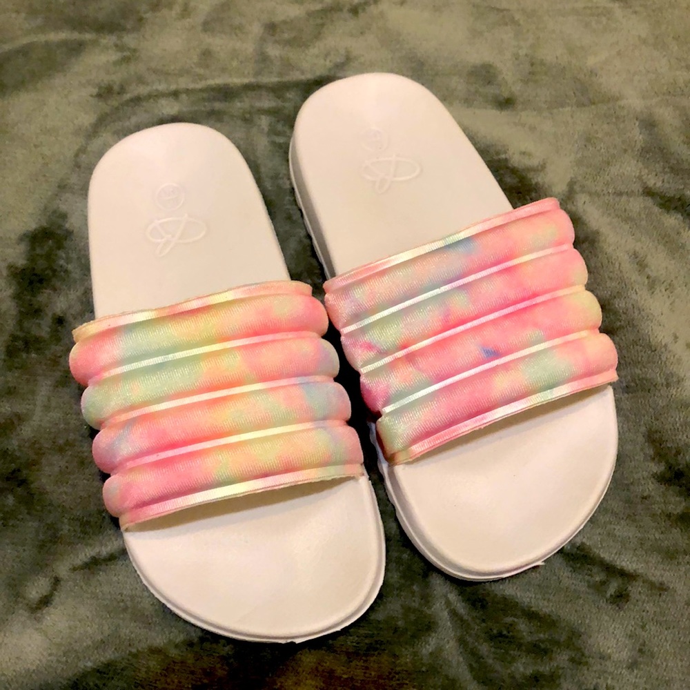 Bobbie Brooks Slides
